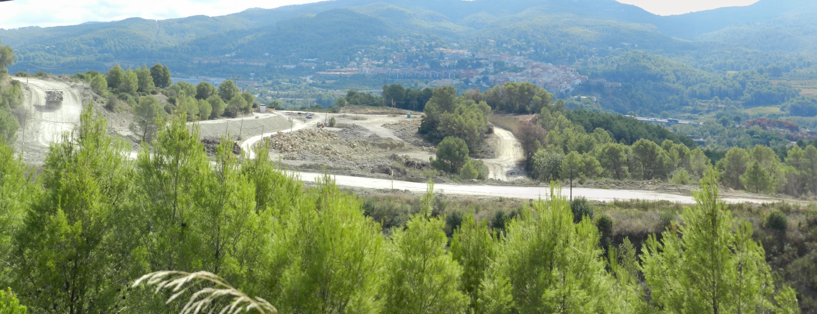 Obres Agroparc Gelida afectant cami DAE